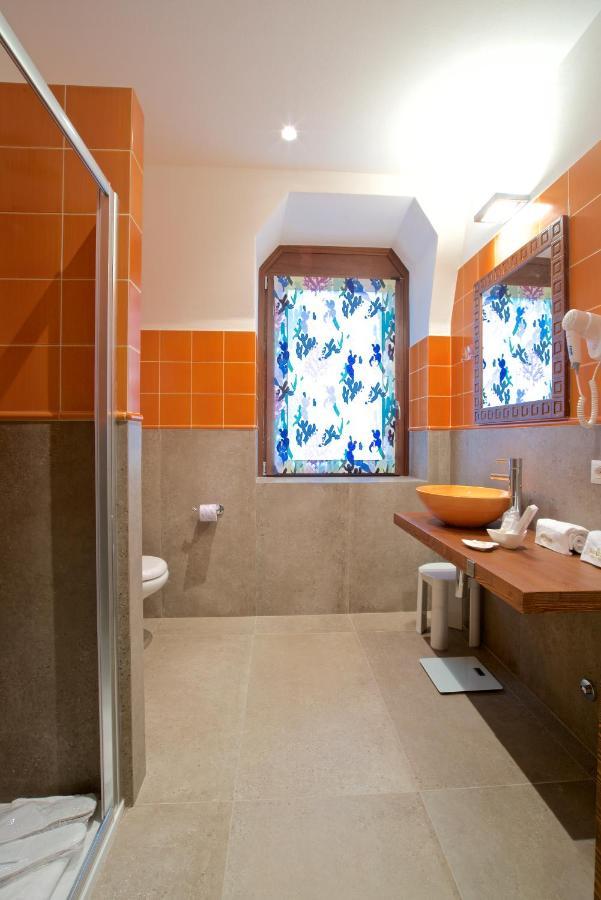 Design Suite Тирано Екстериор снимка
